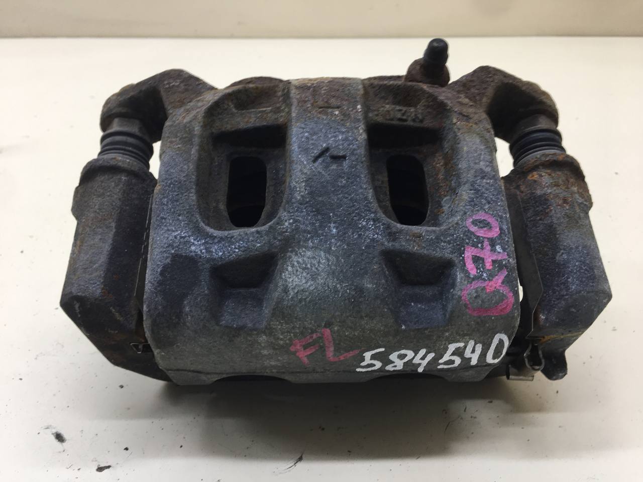 Суппорт передний левый Infiniti M37 (Y51) 2010-2014