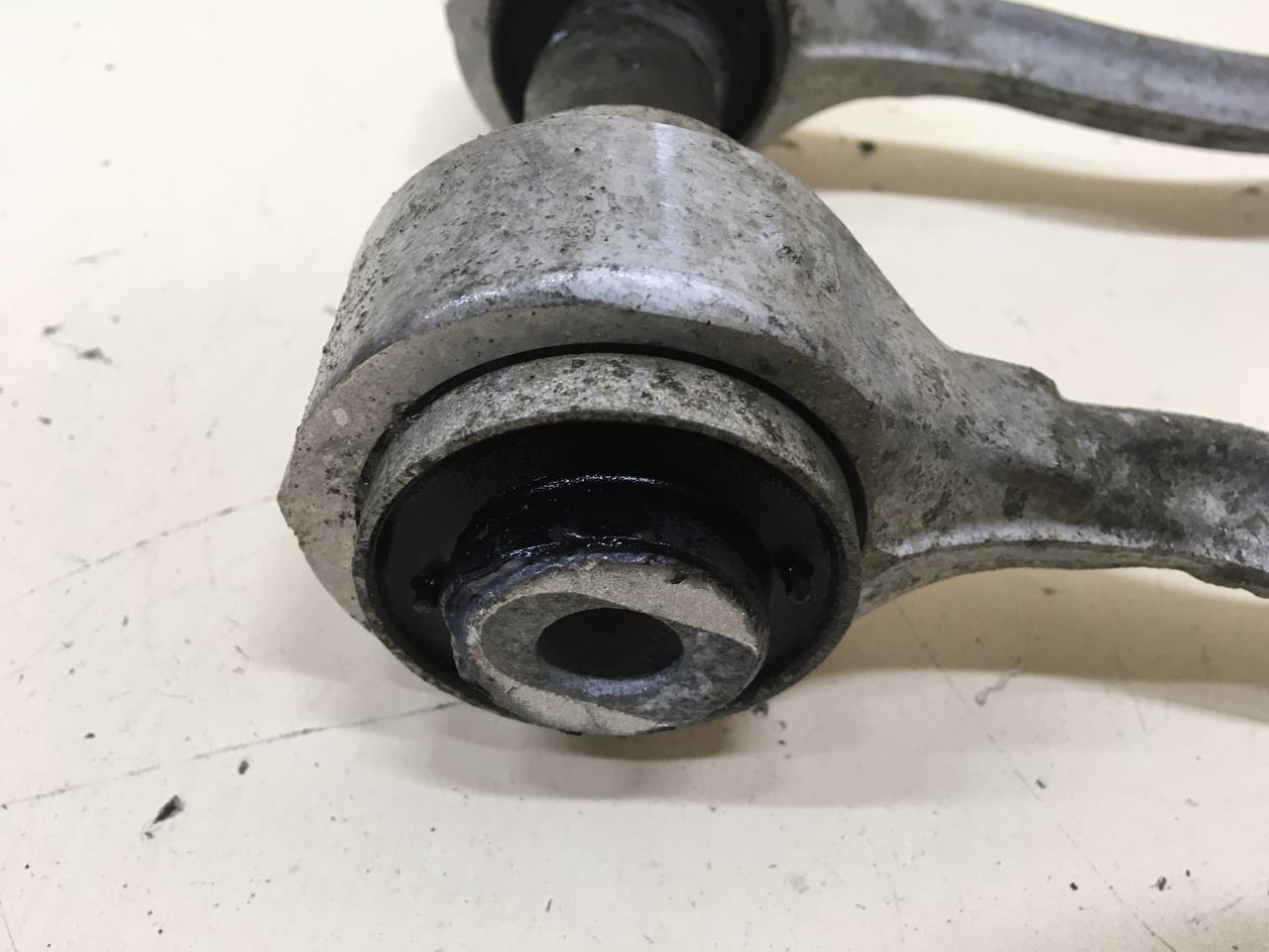 Рычаг задний нижний Jaguar XE (760) 2014-2021