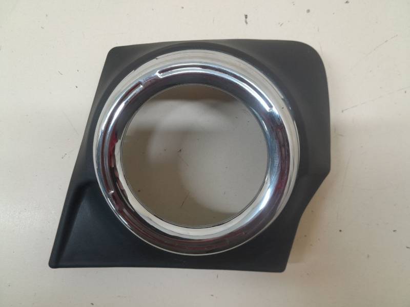 Рамка противотуманной фары левой Mitsubishi L200 5 (KK/KL) 2015>