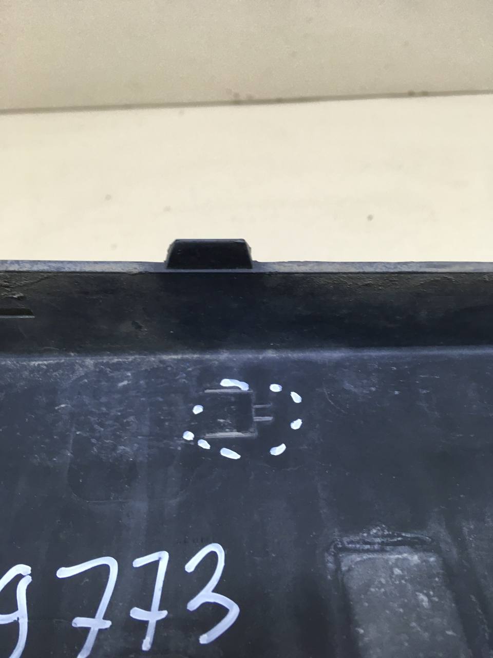 Накладка переднего бампера центральная Hyundai Genesis (BH) 2008-2014