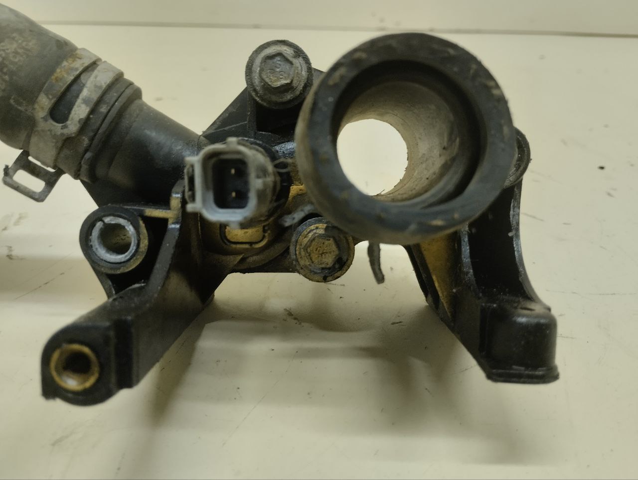 Фланец двигателя системы охлаждения Ford Focus 3 2011>