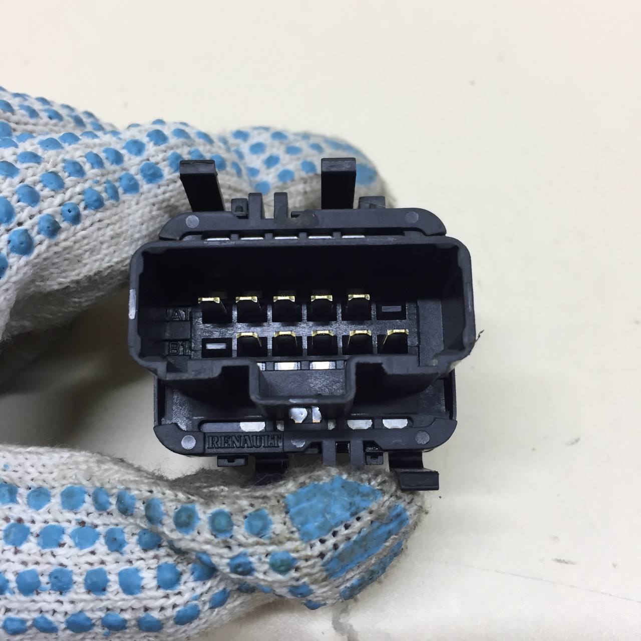 Блок управления стеклоподъемниками Renault Symbol (2) 2008-2012