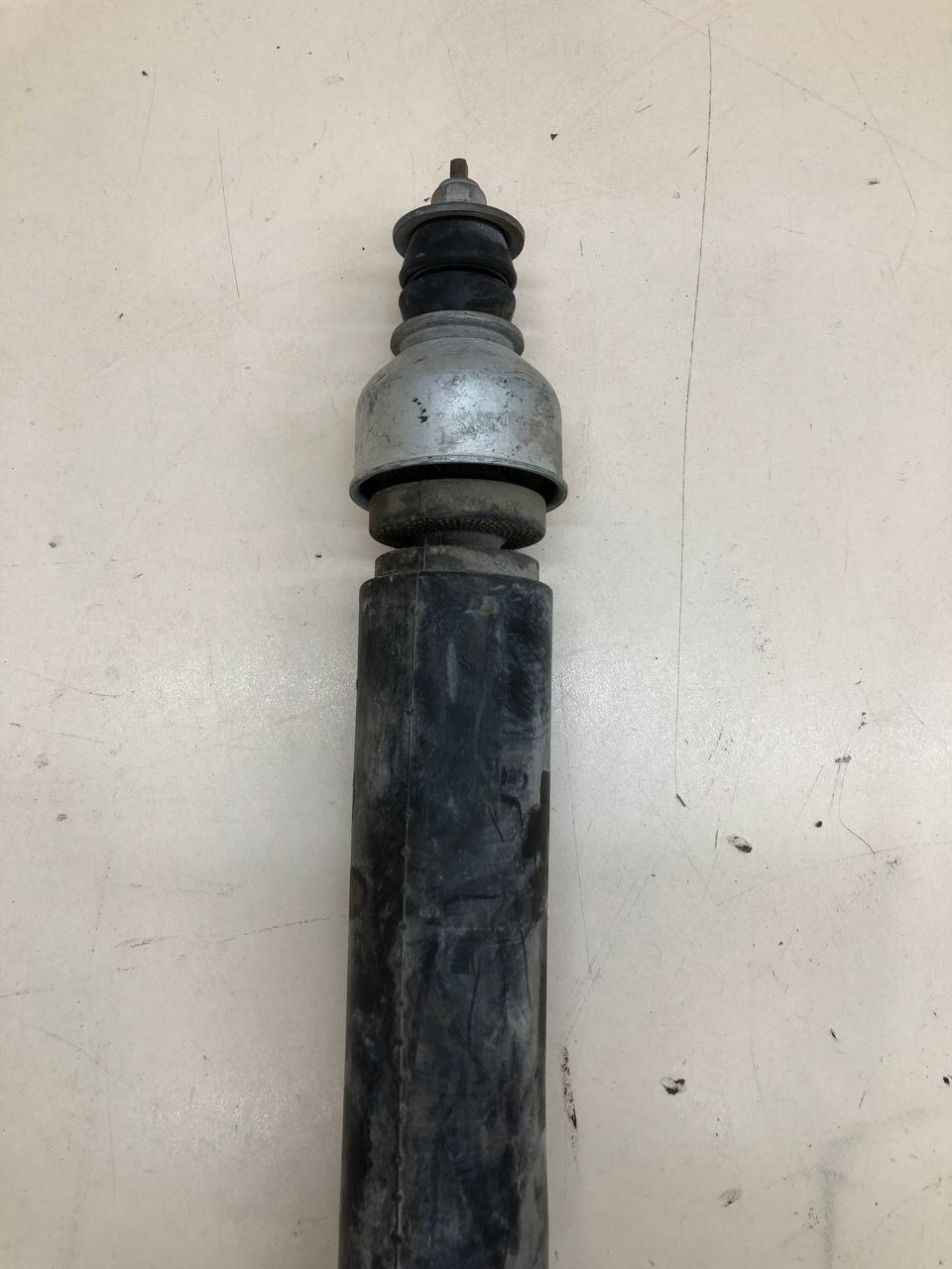 Амортизатор задний Nissan Juke (YF15) 2011-2020