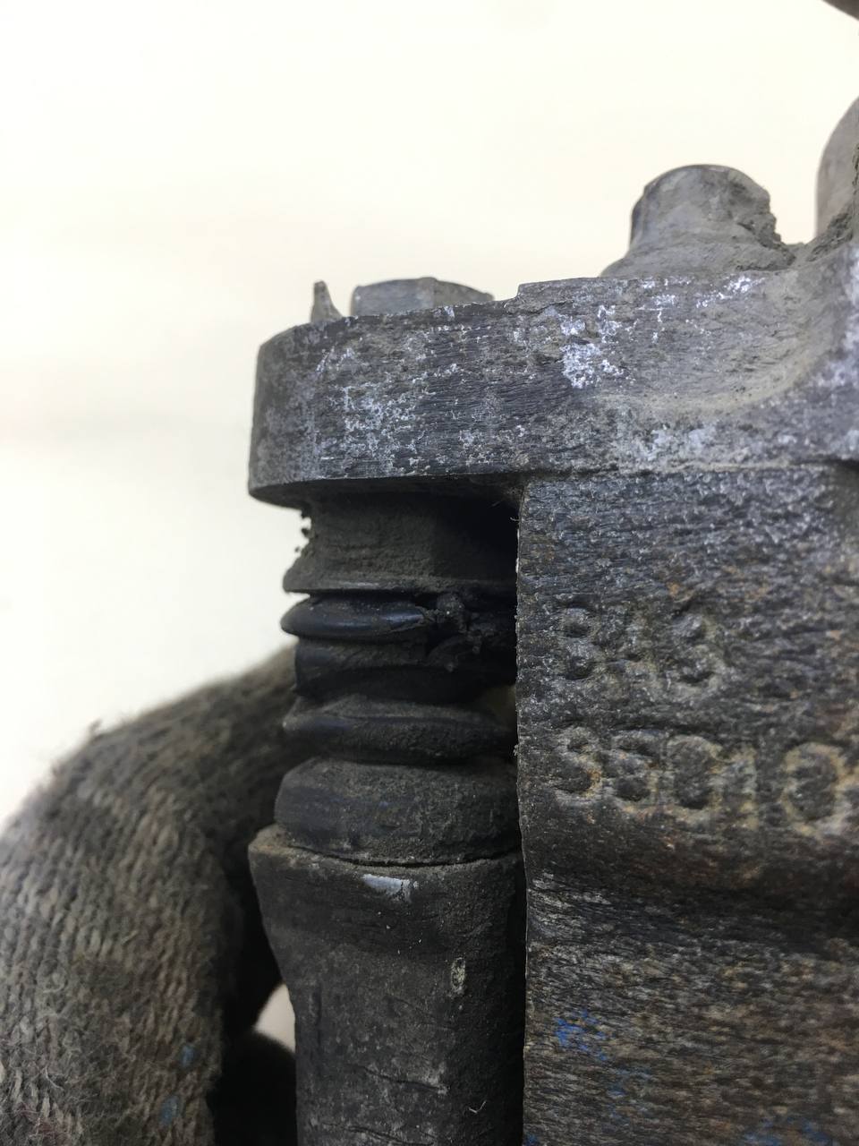 Суппорт передний правый Lada Granta 2011>