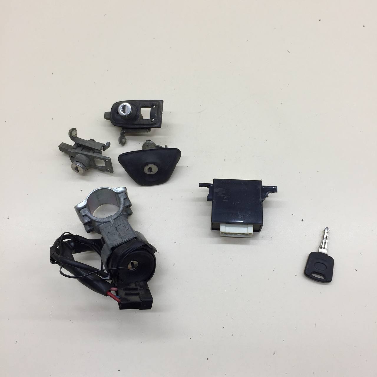 Замок зажигания Lada Granta 2011>