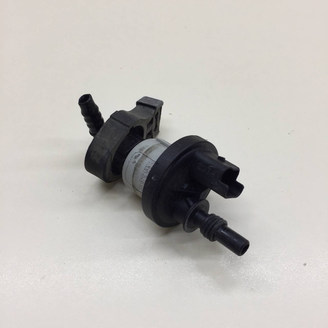 Клапан вентиляции топливного бака Lada Vesta 2015>