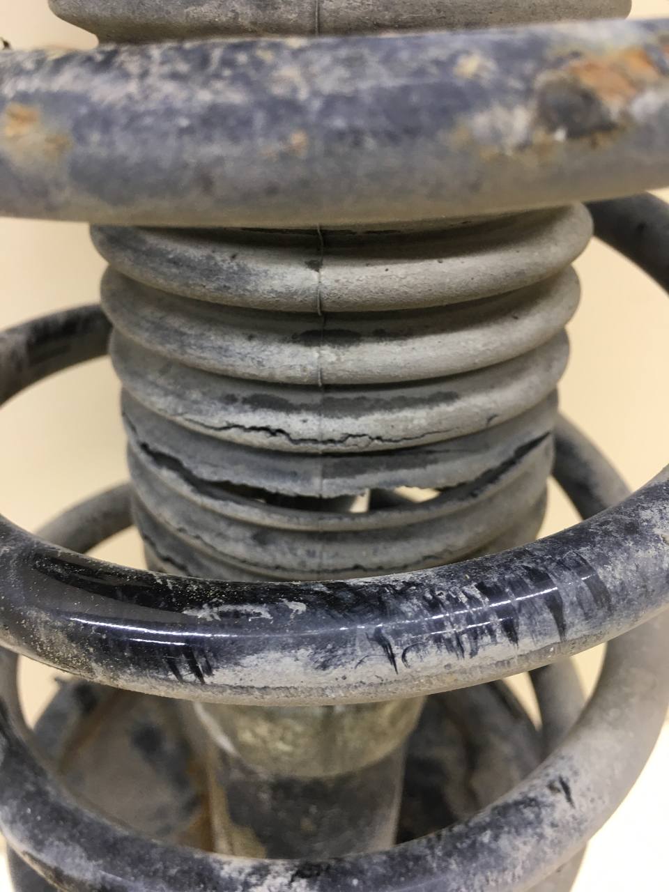 Амортизатор передний правый Chevrolet Aveo T250 2005-2011