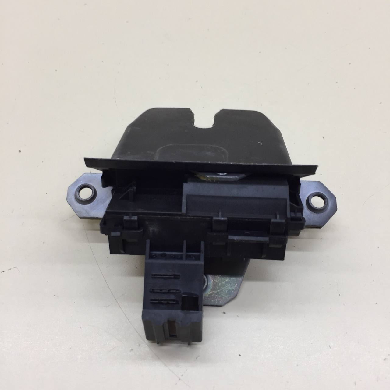 Замок багажника Ford Mondeo 4 2007-2015