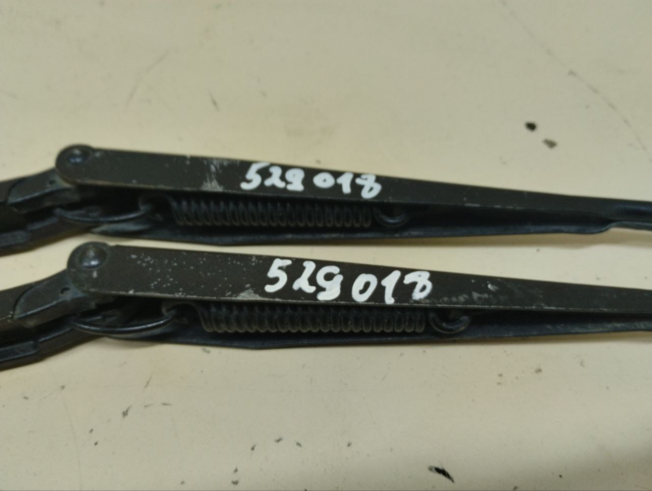 Поводок стеклоочистителя передний левый Chevrolet TrailBlazer (GMT360) 2001-2010