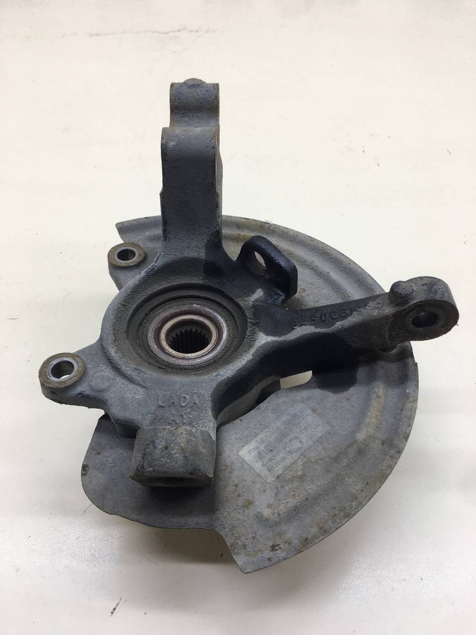 Кулак поворотный передний правый Lada Vesta 2015>