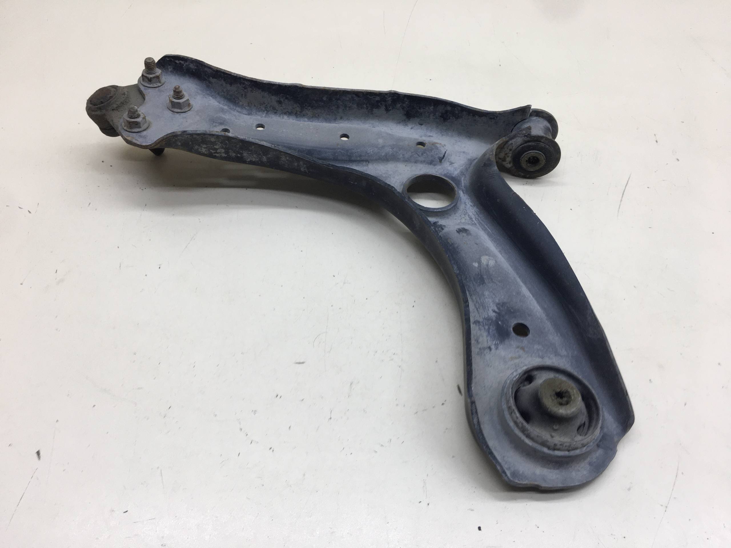 Рычаг передний правый Volkswagen Polo (HB) 2009>