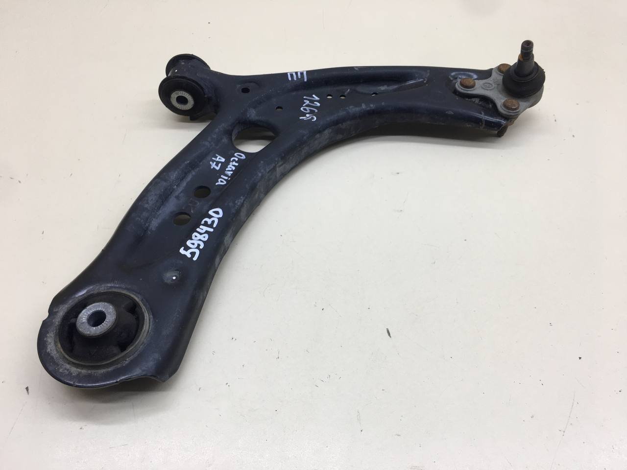 Рычаг передний правый Skoda Karoq 2017>