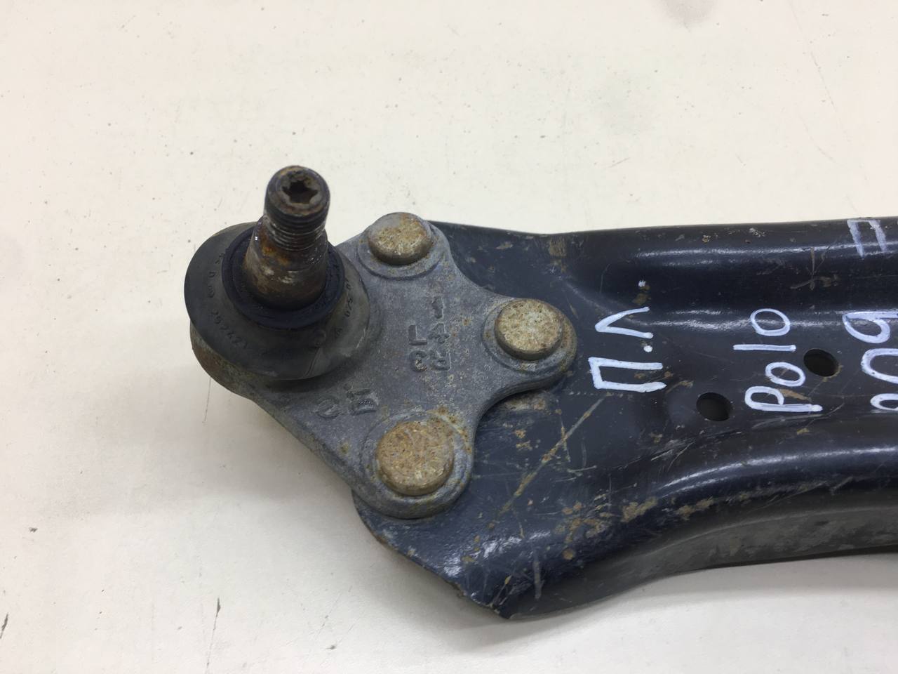 Рычаг передний левый Volkswagen Polo (HB) 2009>