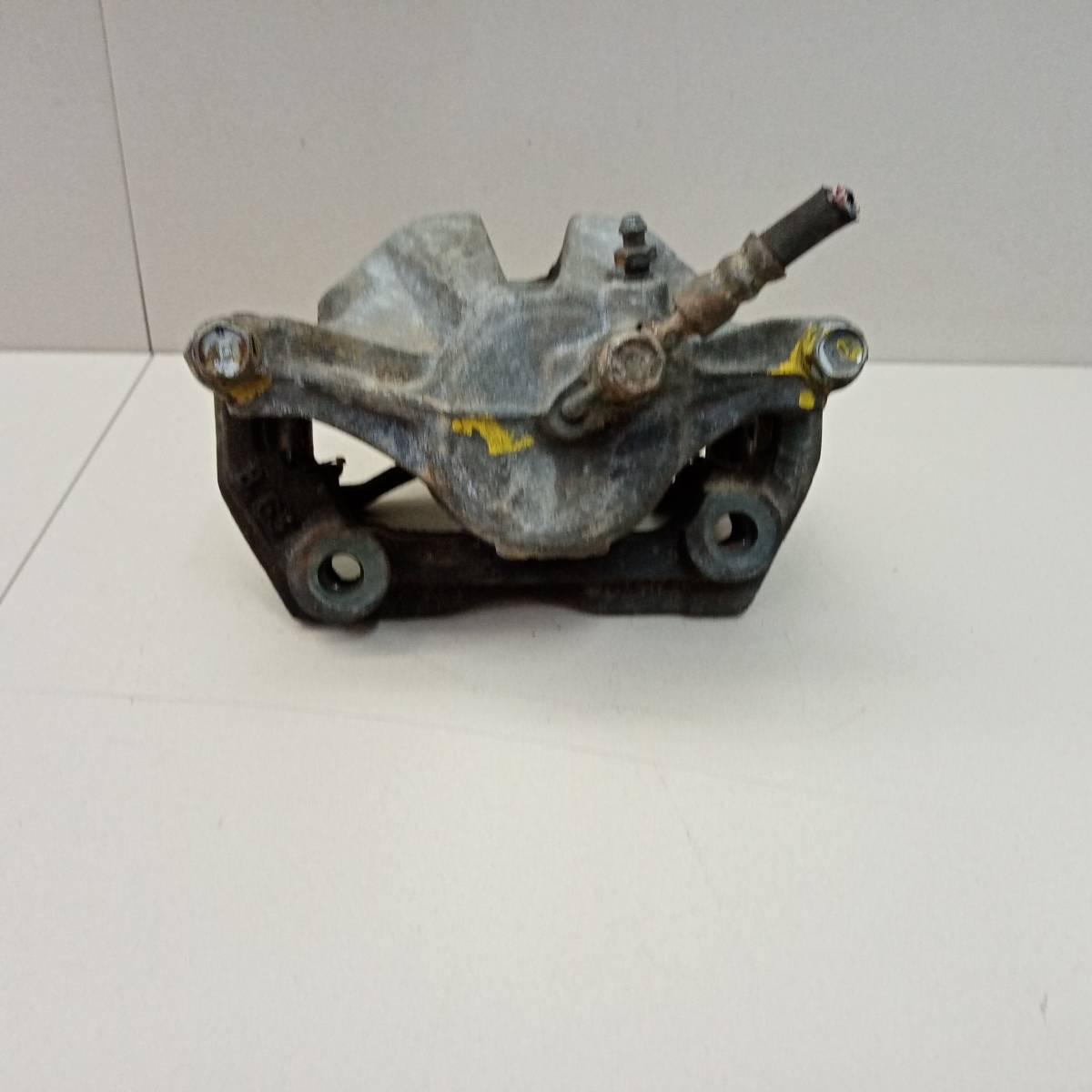 Суппорт передний левый Toyota Progres (G10) 1998-2007