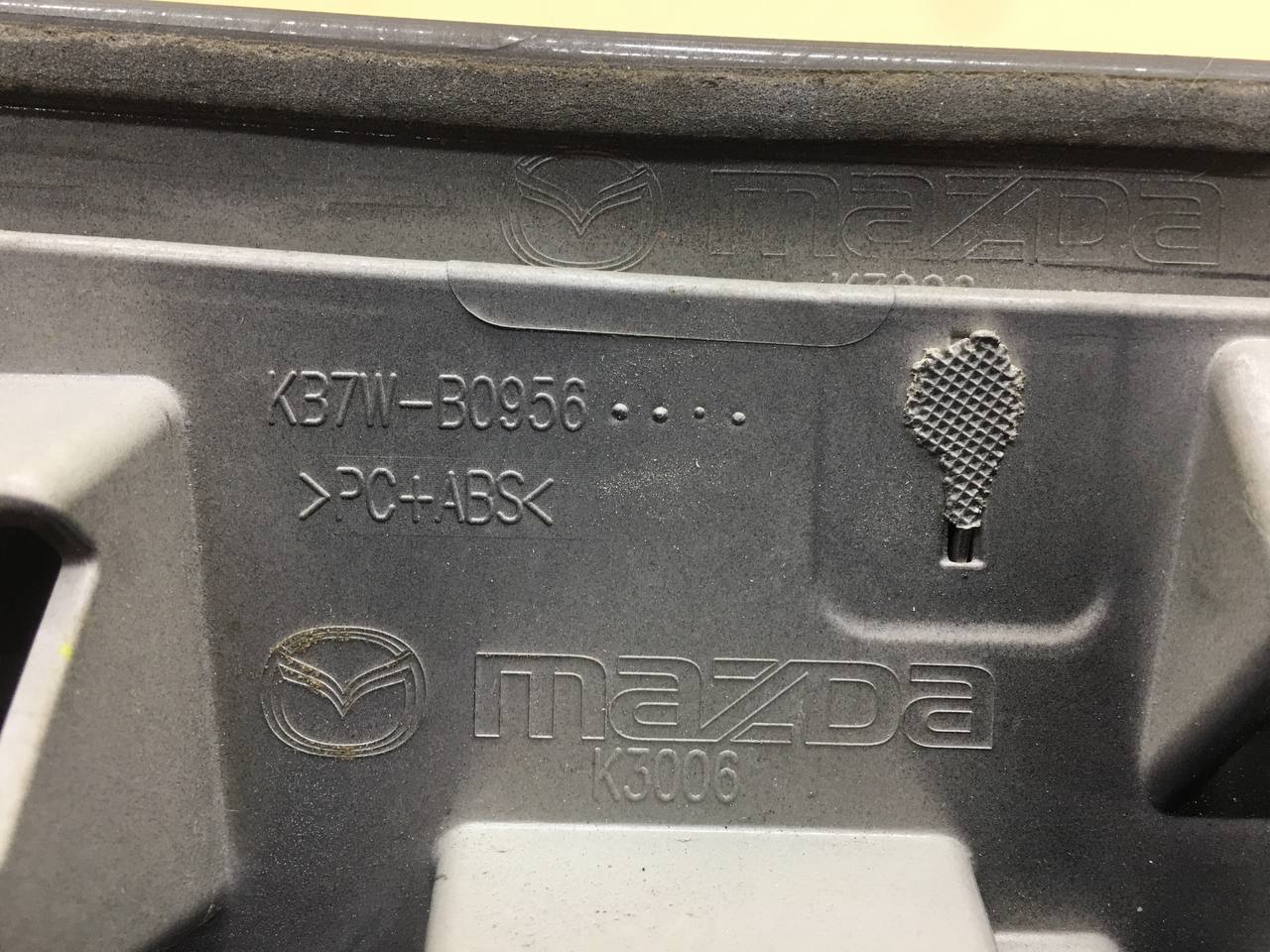 Спойлер (дефлектор) крышки багажника Mazda CX-5 (KF) 2017>