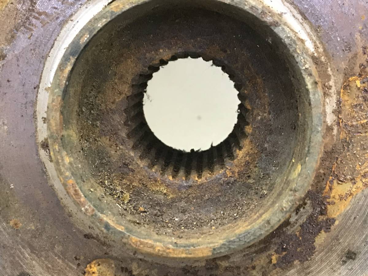 Кулак поворотный передний левый Toyota Crown (S170) 1999-2003