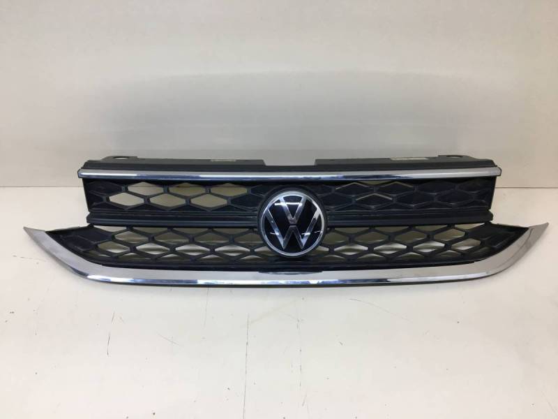 Решетка радиатора Volkswagen Taos 2020>