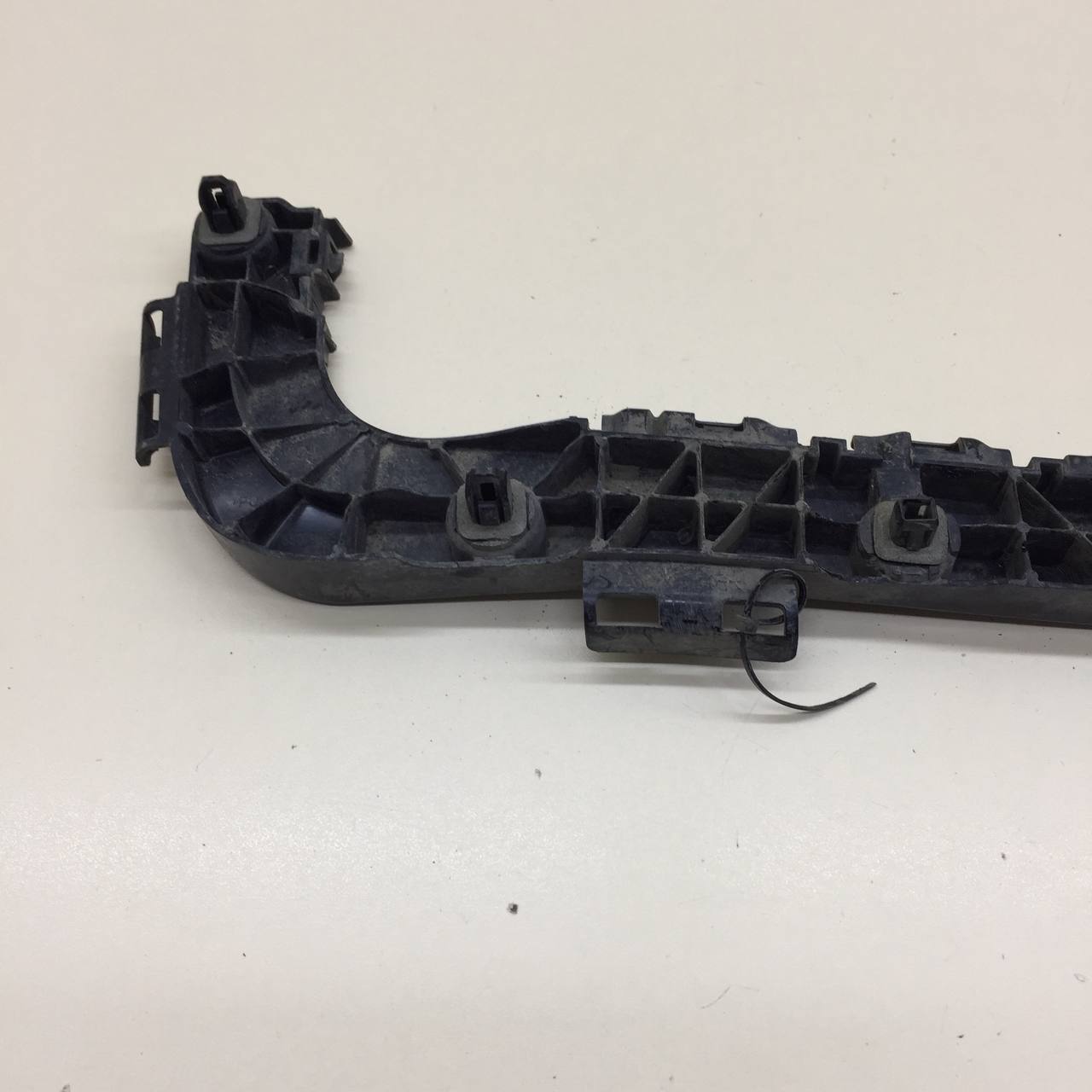 Кронштейн заднего бампера левый Jeep Grand Cherokee (WK2) 2010>