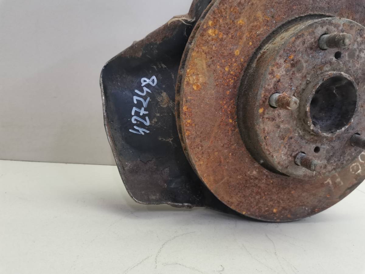 Кулак поворотный передний левый Toyota Crown (S170) 1999-2003