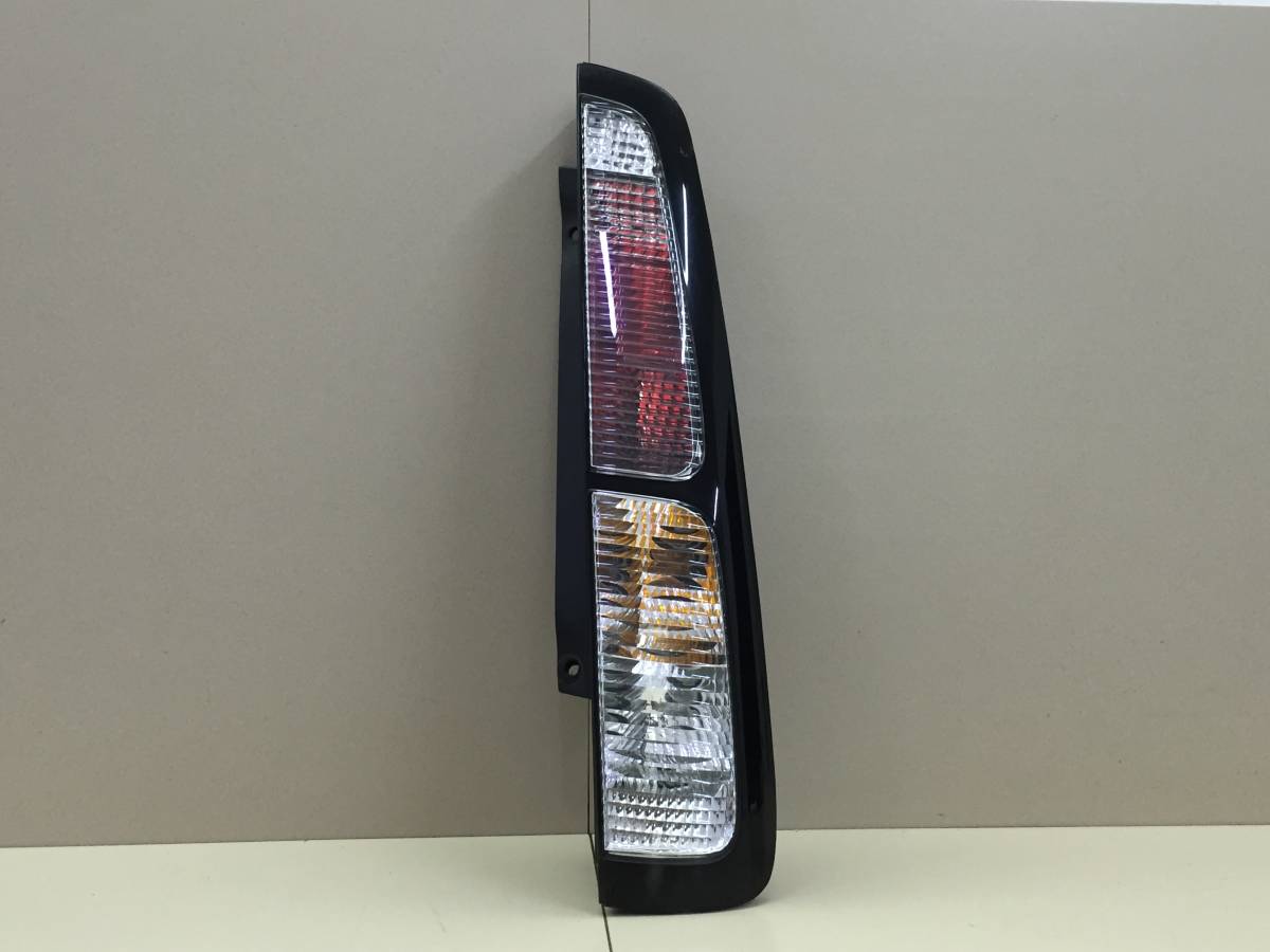 Фонарь задний правый Nissan Cube (Z10) 1998-2002