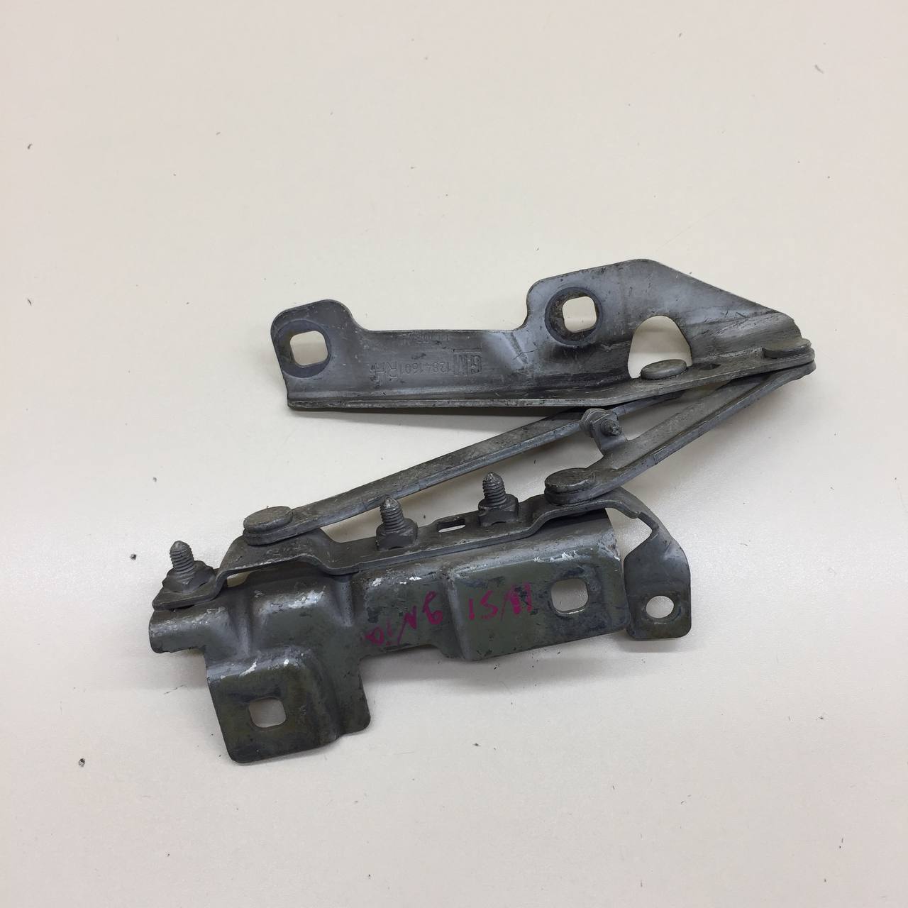 Петля капота правая Opel Insignia 2008-2017