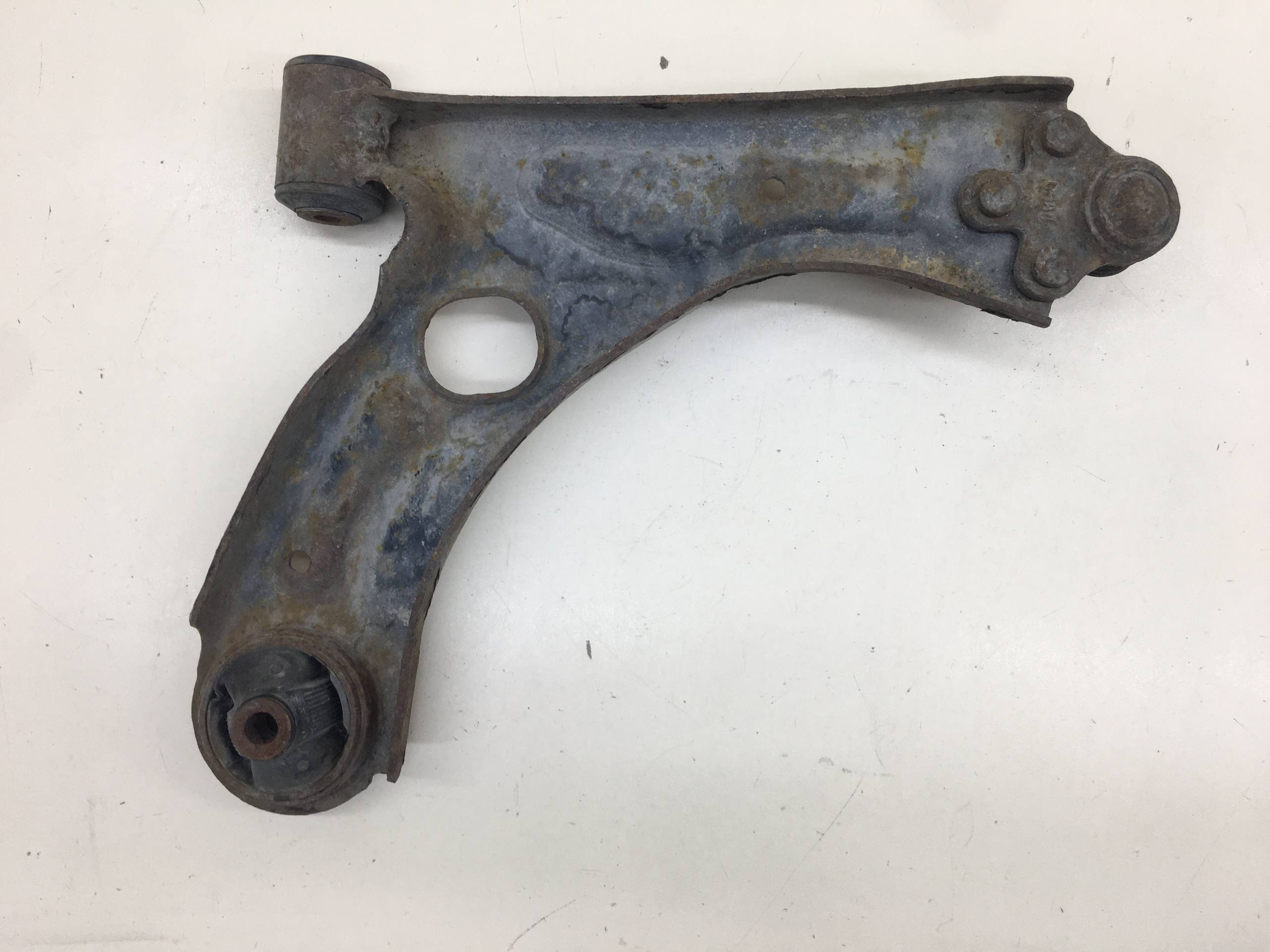 Рычаг передний левый Chevrolet Aveo T300 2011>