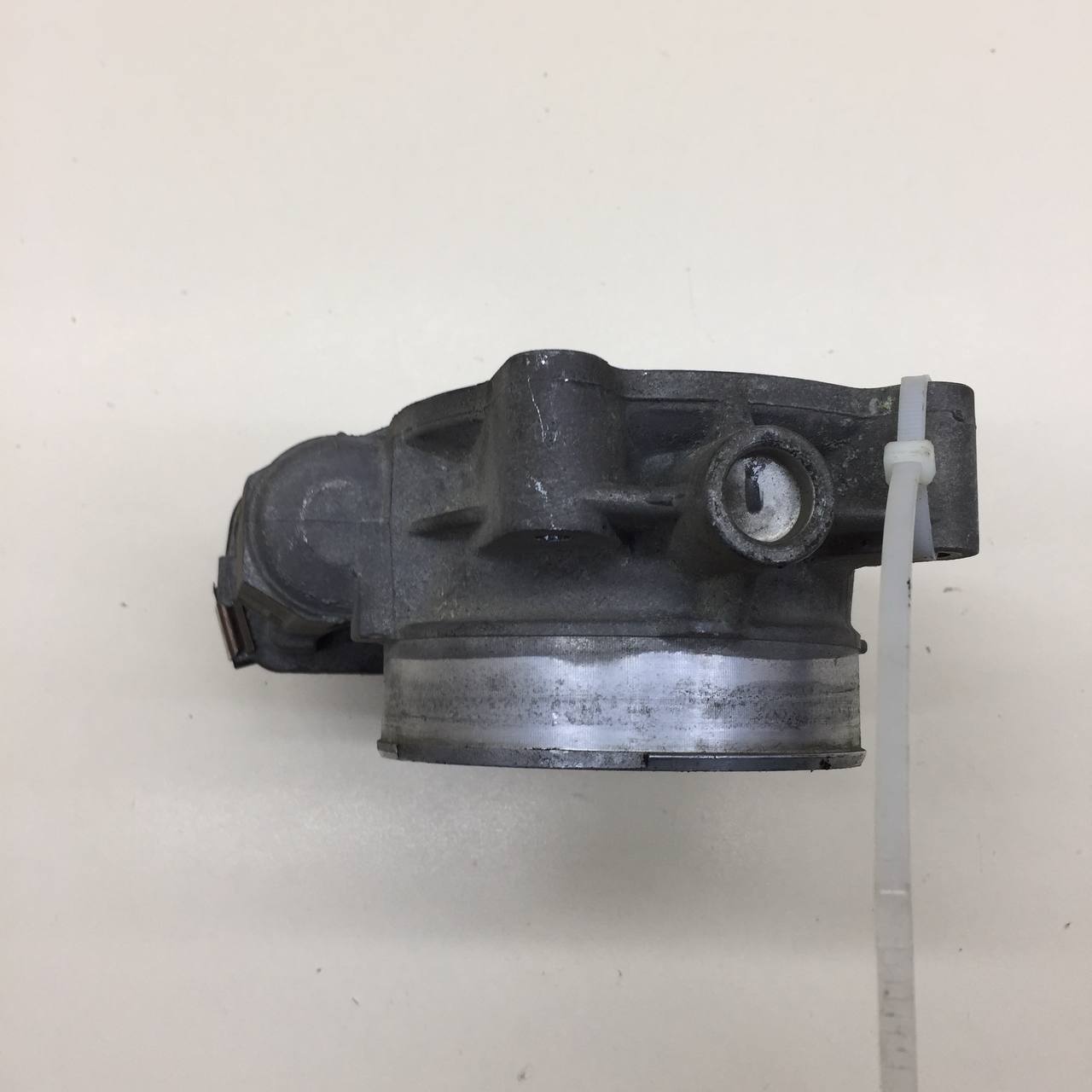 Заслонка дроссельная электрическая Cadillac Escalade 3 2006-2014