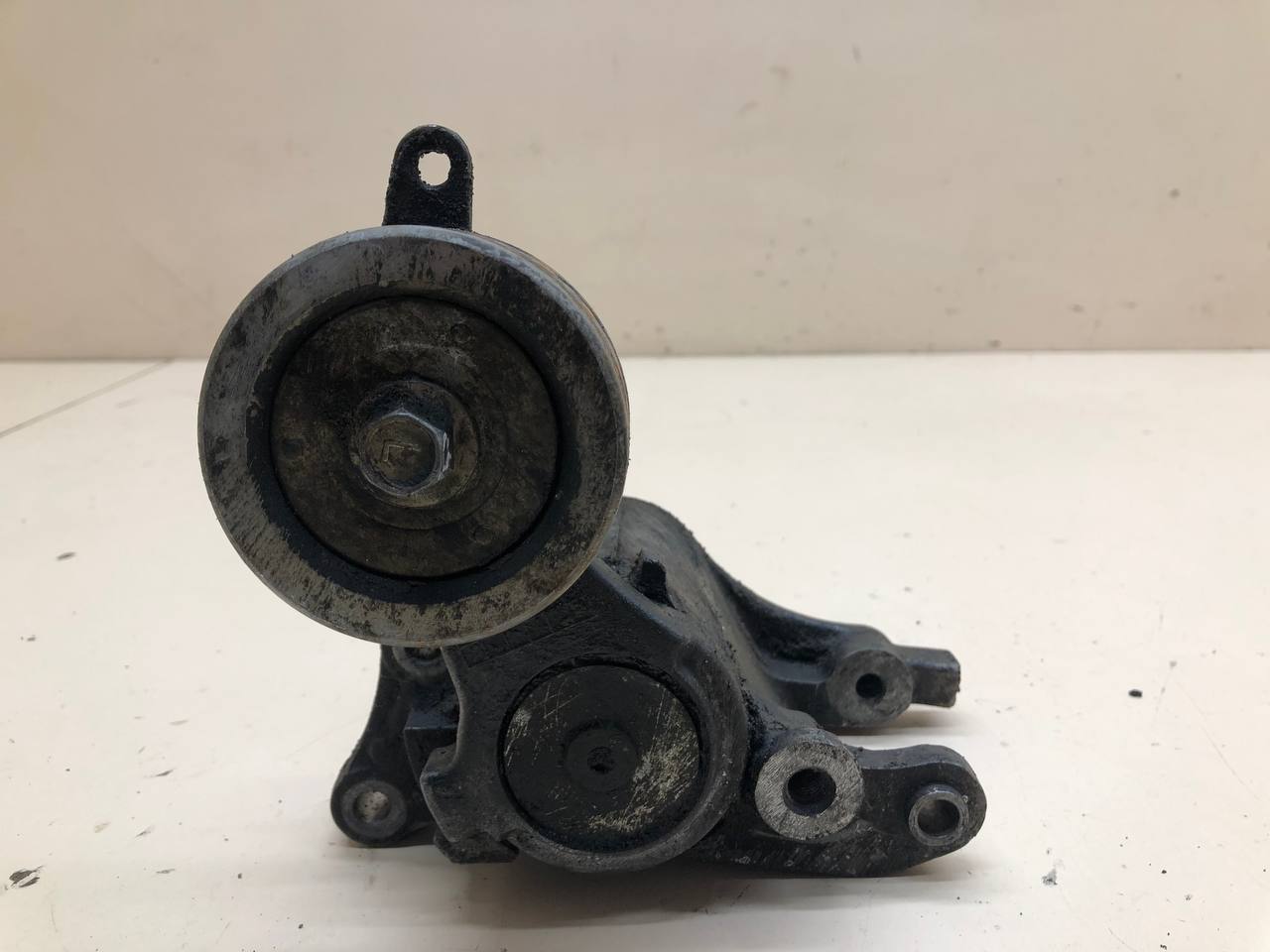 Кронштейн ролика натяжного Toyota Hilux 2004-2015