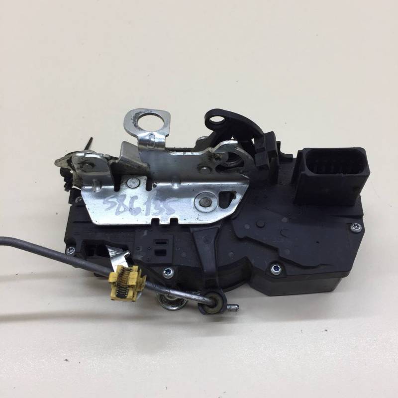 Замок двери передней левой Cadillac Escalade 3 2006-2014