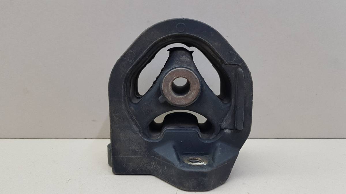 Опора двигателя задняя Honda Stepwgn 2001-2005