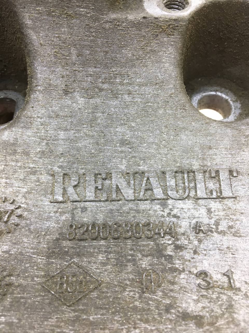 Кронштейн генератора Renault Symbol (2) 2008-2012