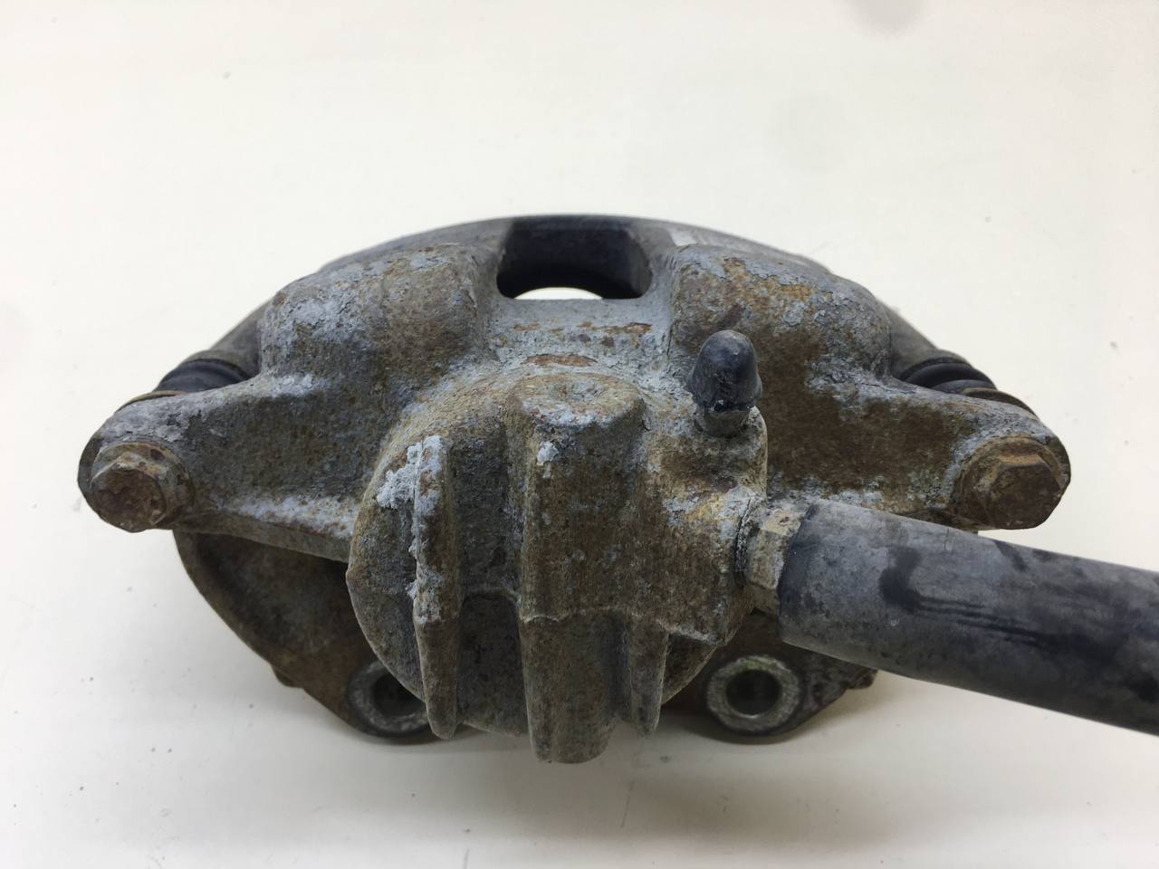 Суппорт передний правый Peugeot 307 2001-2008