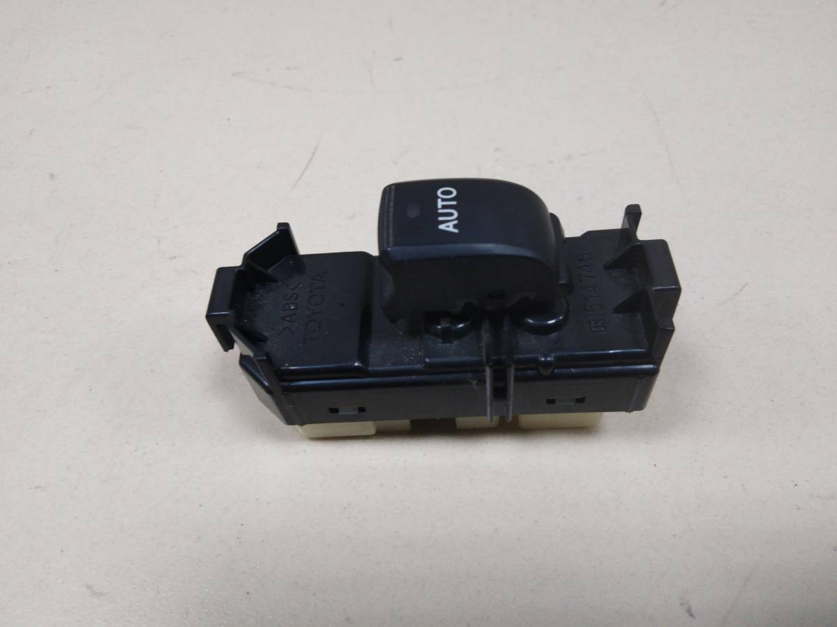 Кнопка стеклоподъемника Toyota Ist (XP60) 2001-2007