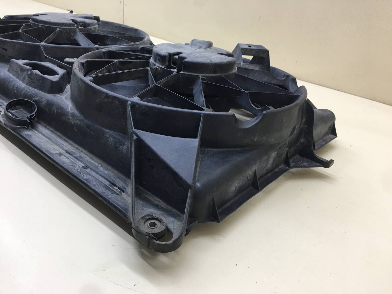 Диффузор вентилятора Cadillac Escalade 3 2006-2014