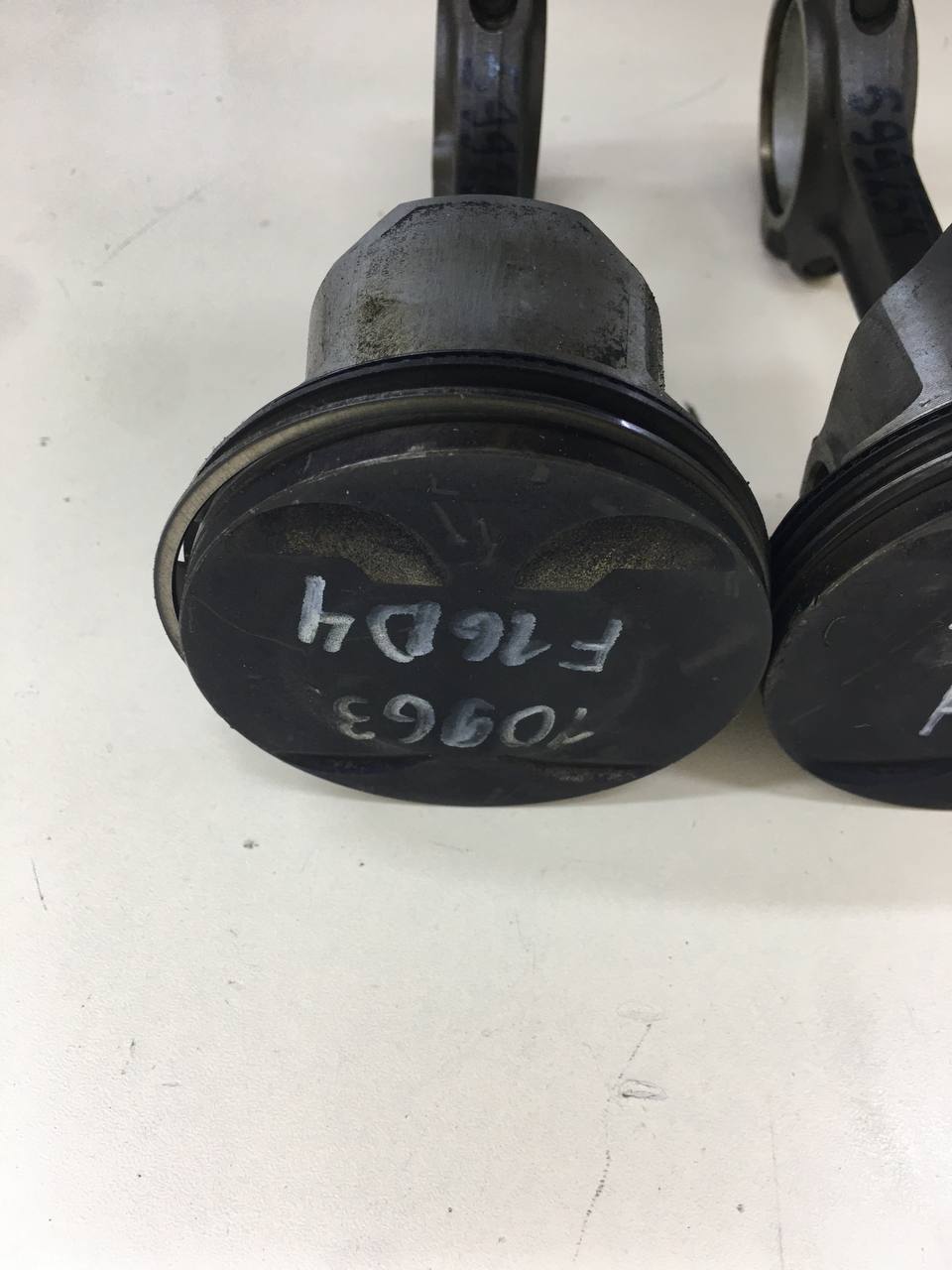 Поршень с шатуном Chevrolet Aveo T300 2011>