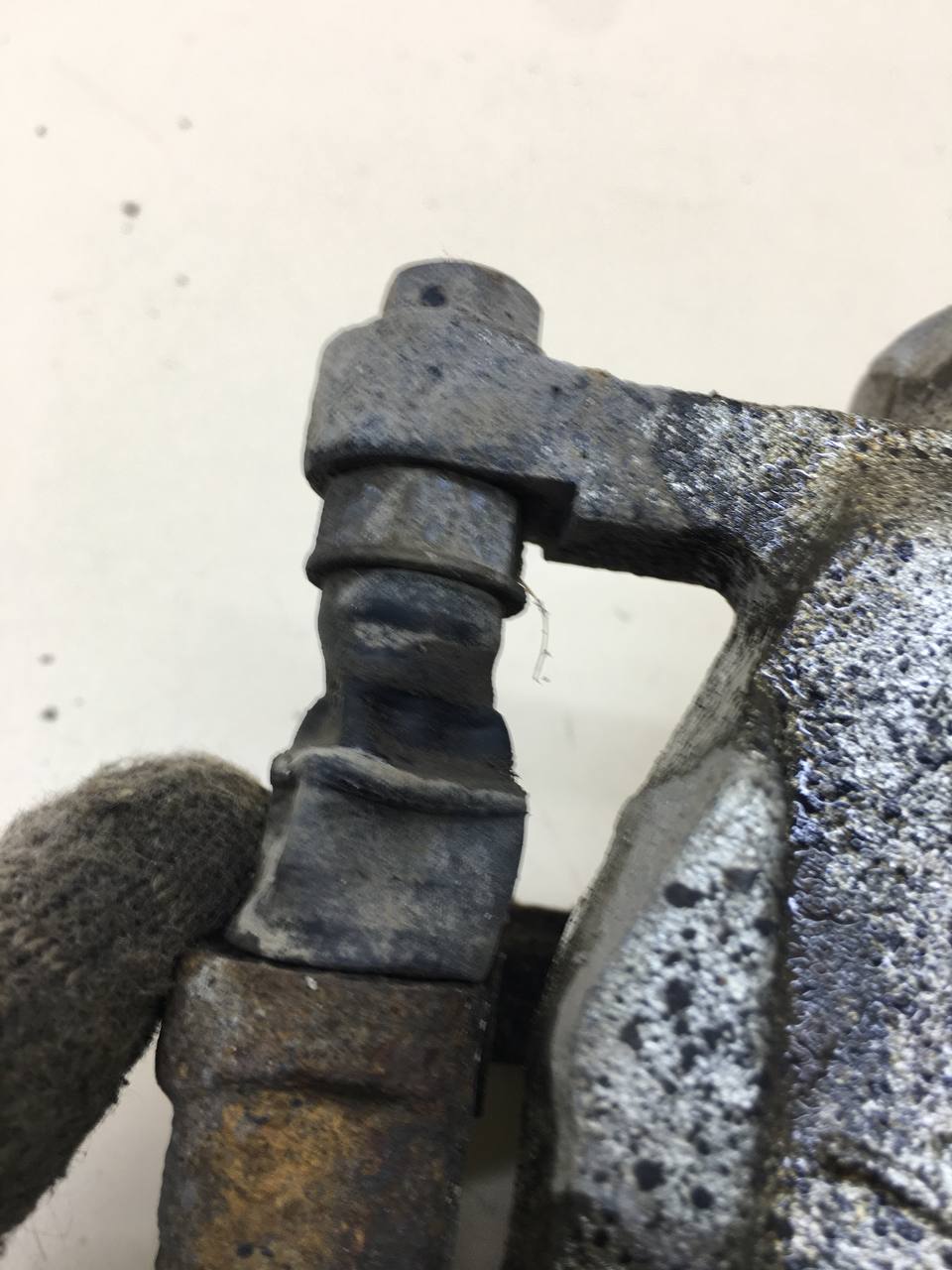 Суппорт передний правый Suzuki Grand Vitara 2005-2015