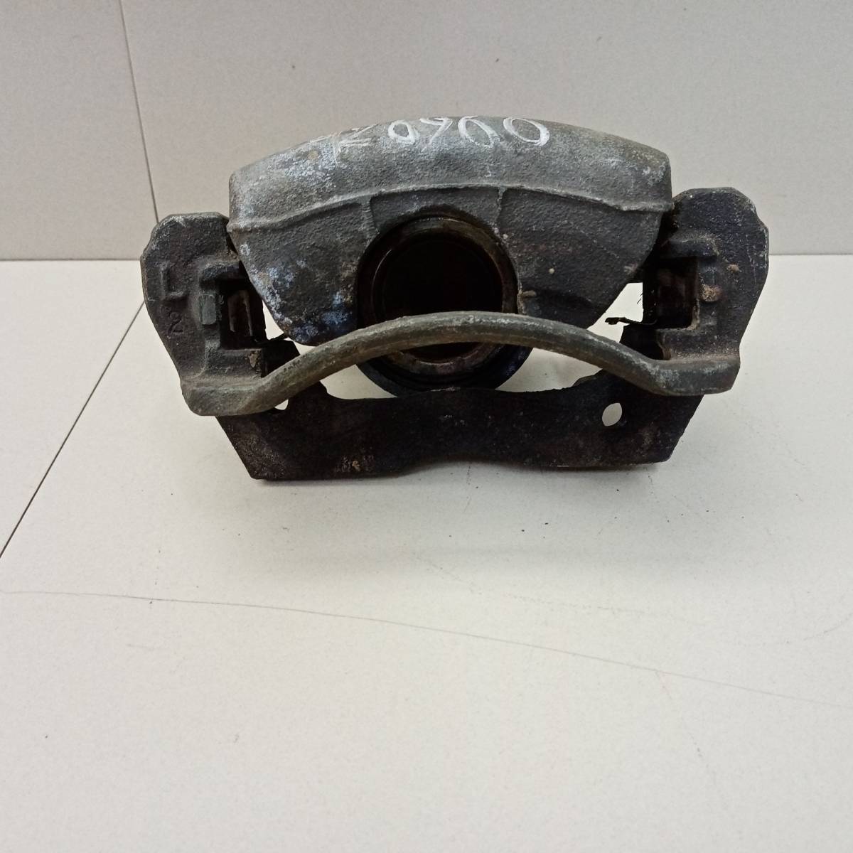 Суппорт передний левый Toyota Progres (G10) 1998-2007