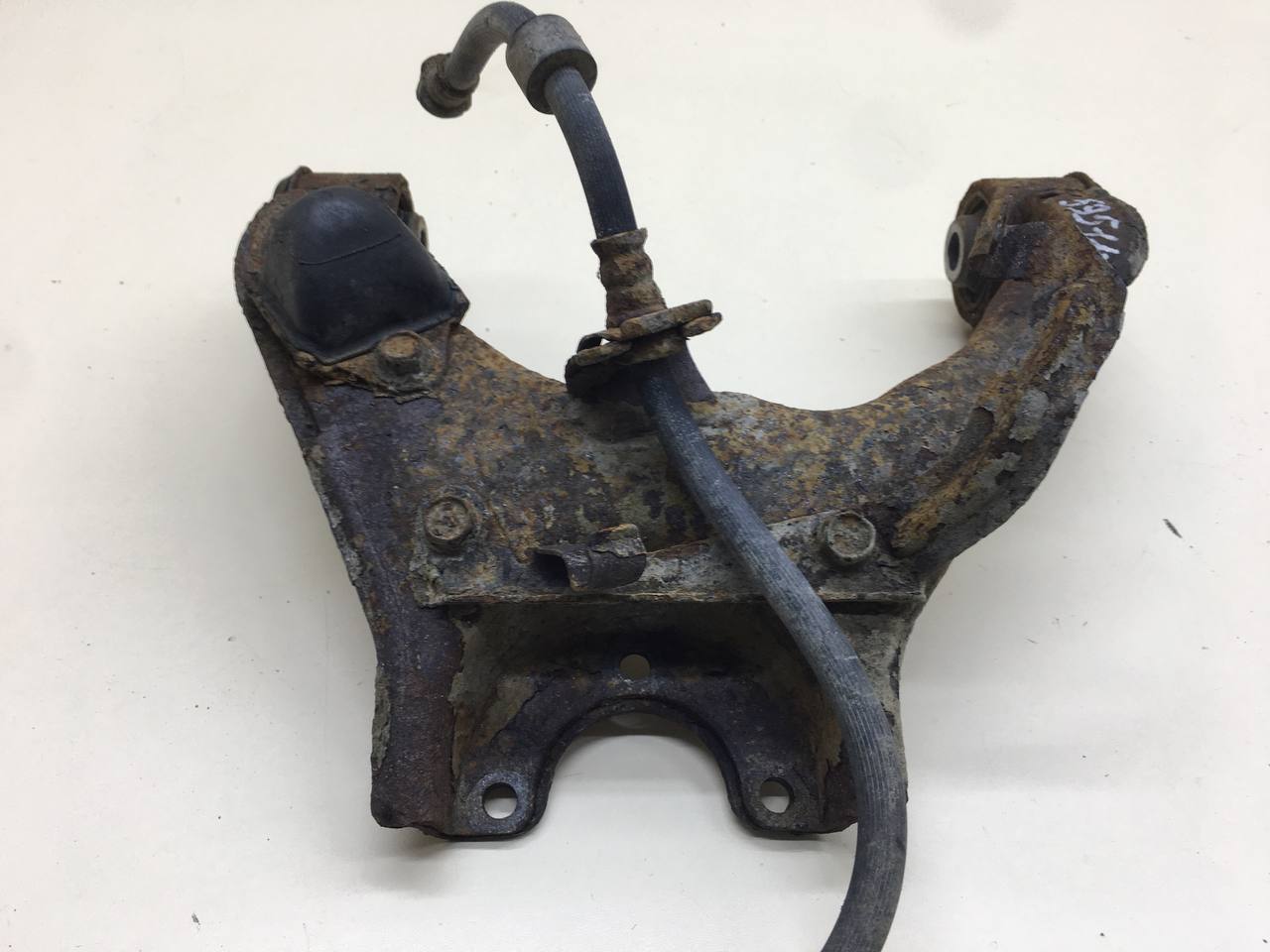 Рычаг передний верхний левый Mitsubishi L200 (KB) 2006-2016