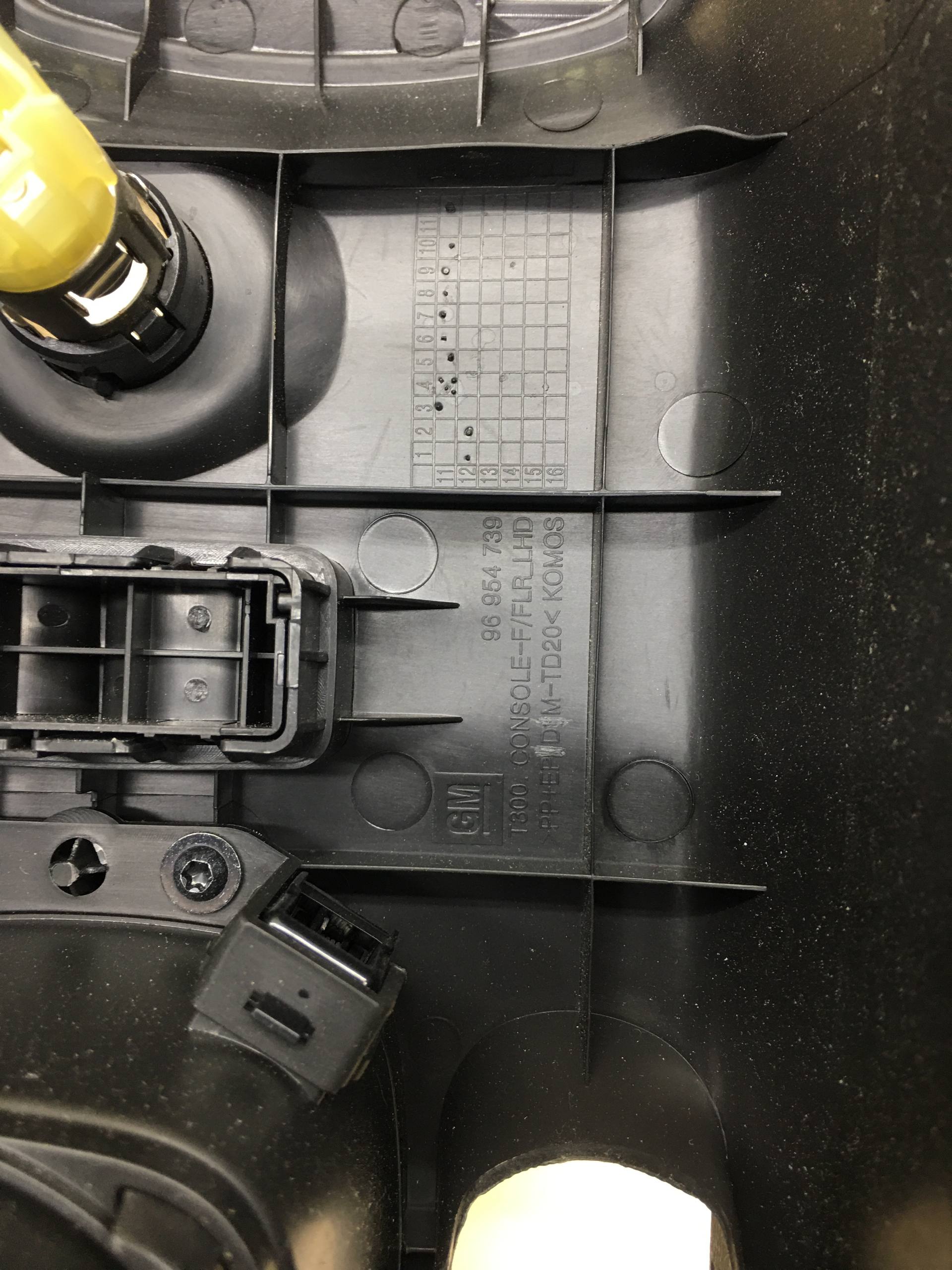 Консоль центральная Chevrolet Aveo T300 2011>