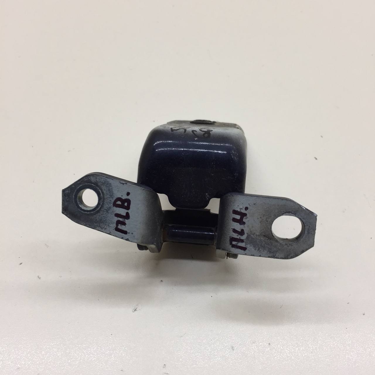 Петля двери передней левой верхняя Suzuki Grand Vitara 2005-2015