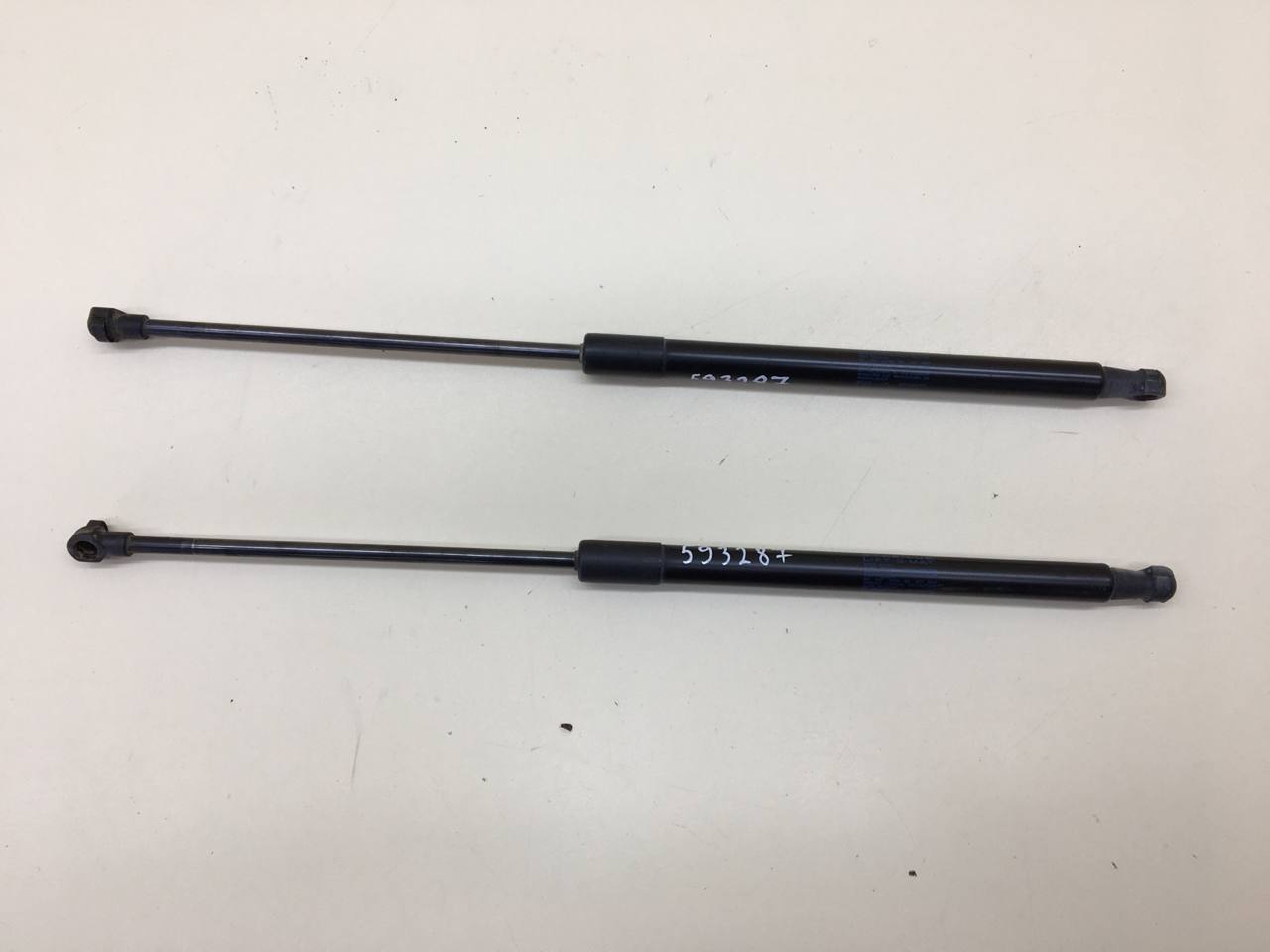 Амортизатор двери багажника Lada Granta 2011>