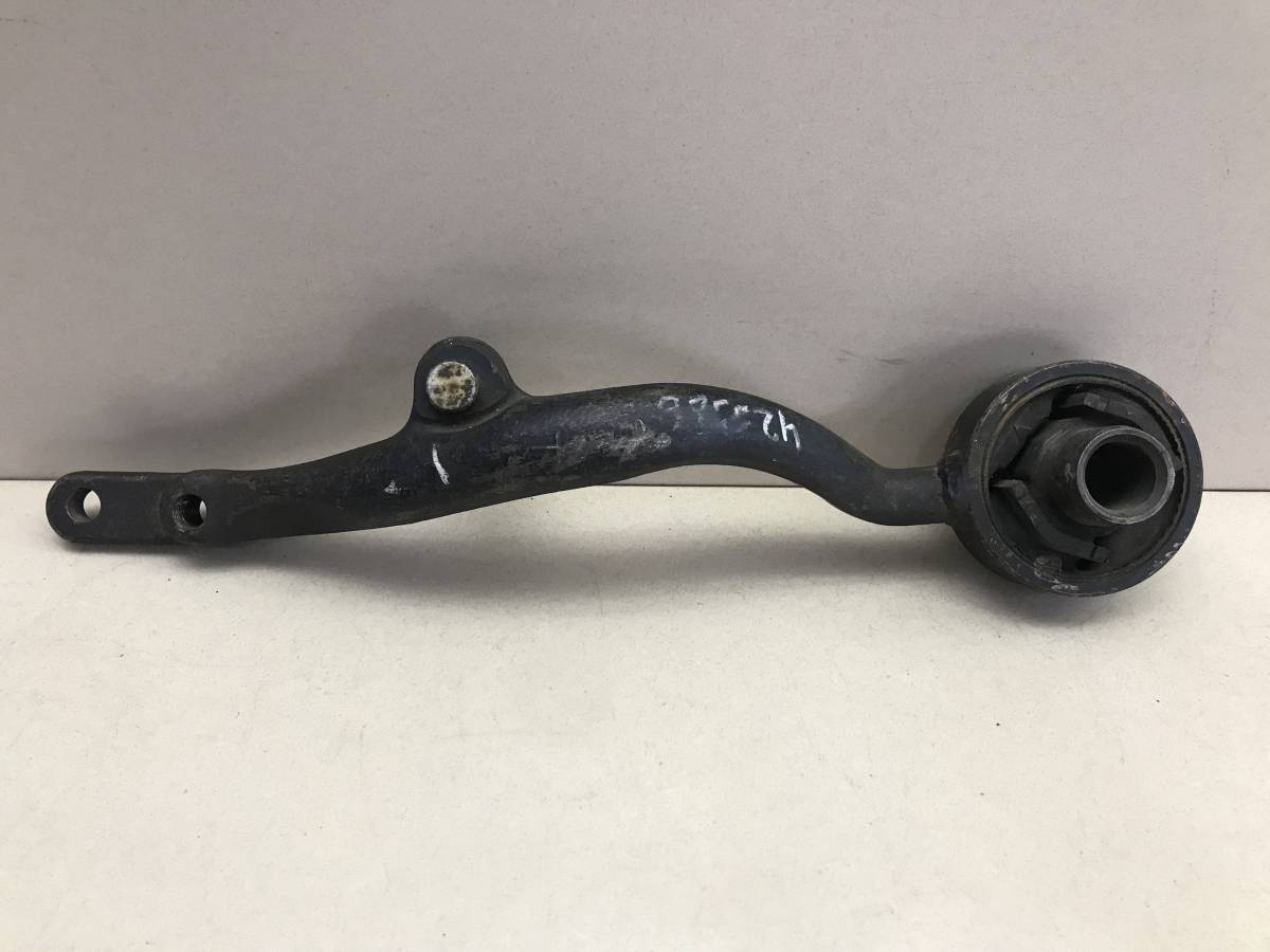 Рычаг передний нижний левый Toyota Chaser (Х100) 1996–2001