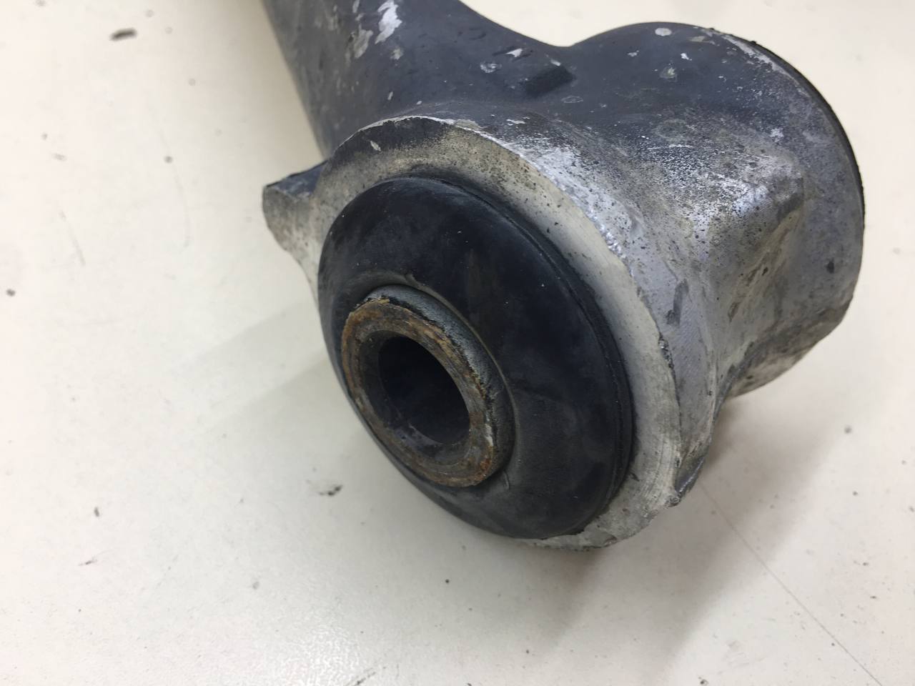 Рычаг передний нижний левый Cadillac Escalade 3 2006-2014