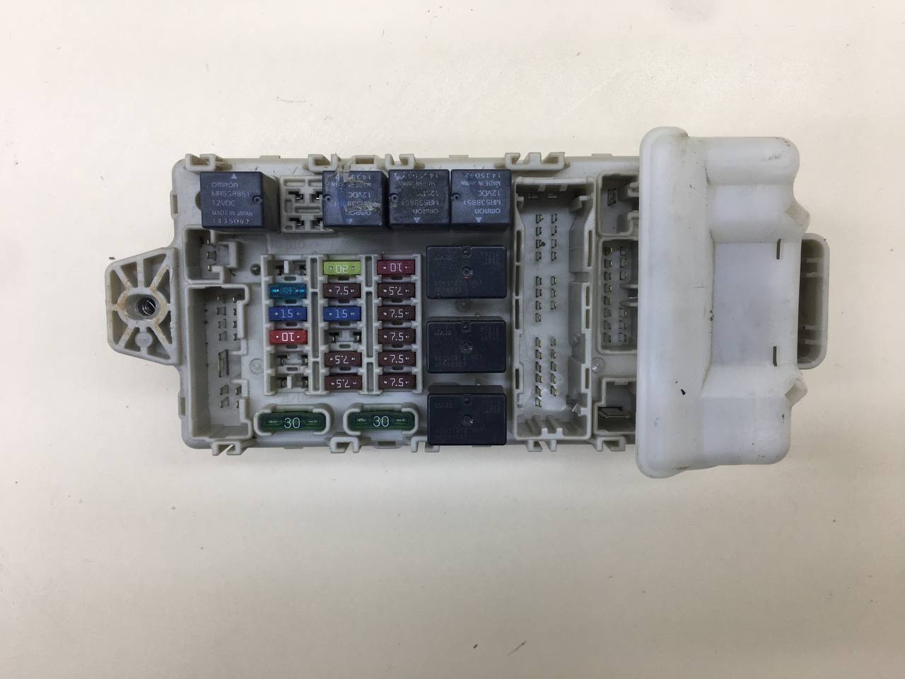 Блок предохранителей Mitsubishi Lancer 9  (CS/Classic) 2000-2011