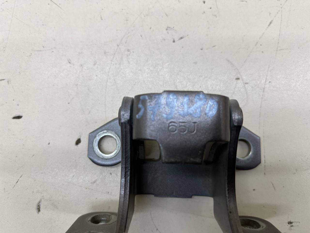 Петля двери багажника Suzuki Grand Vitara 2005-2015