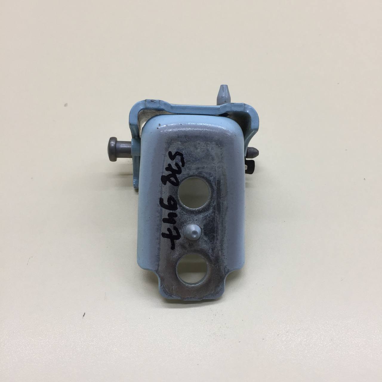 Петля двери задней правой нижняя Citroen C3 2009-2016