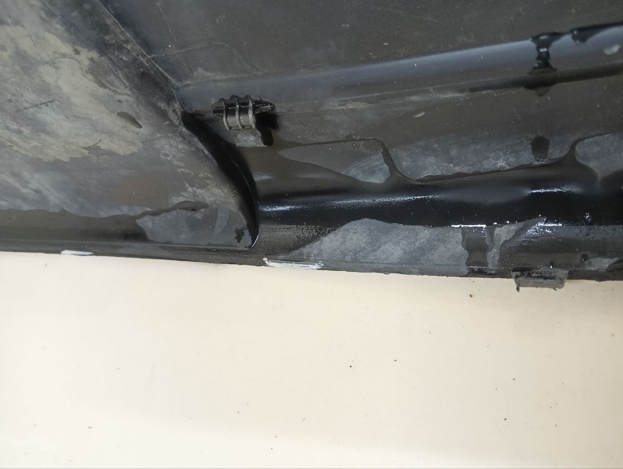 Кожух замка капота Porsche Macan 2013>