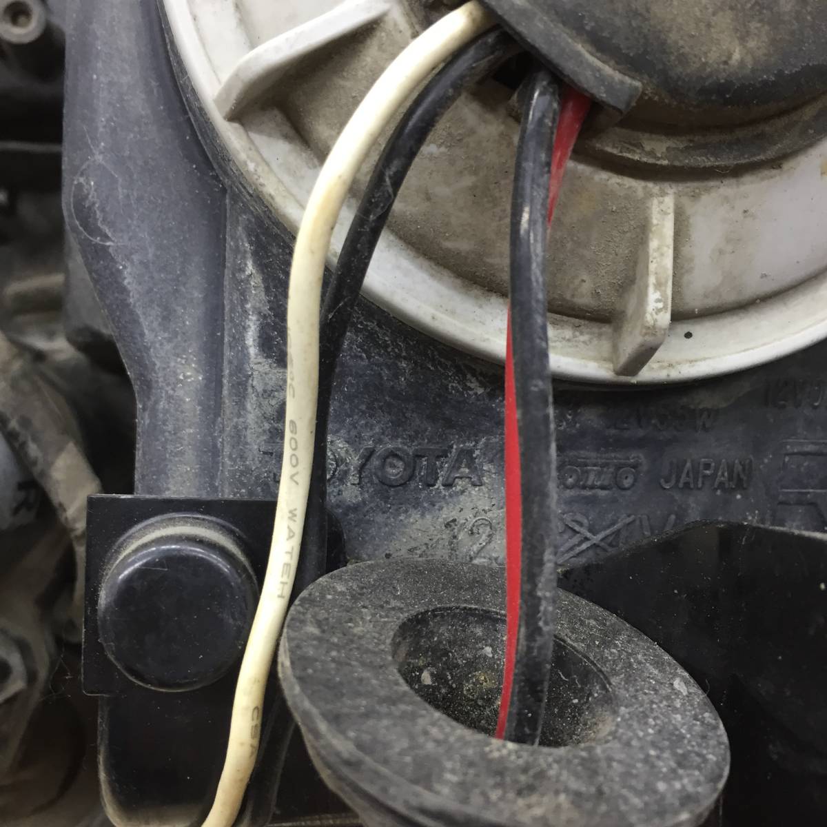 Фара правая Lexus LX570 (J200) 2007-2015