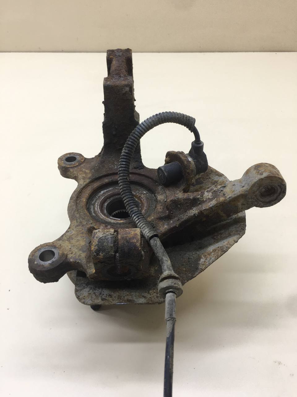 Кулак поворотный передний правый Chevrolet Lacetti (J200) 2003-2013