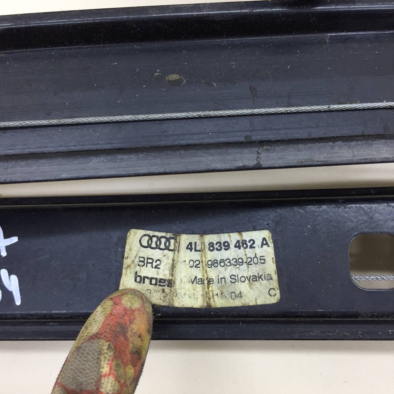 Стеклоподъемник электр. задний правый Audi Q7 (4L) 2005-2015